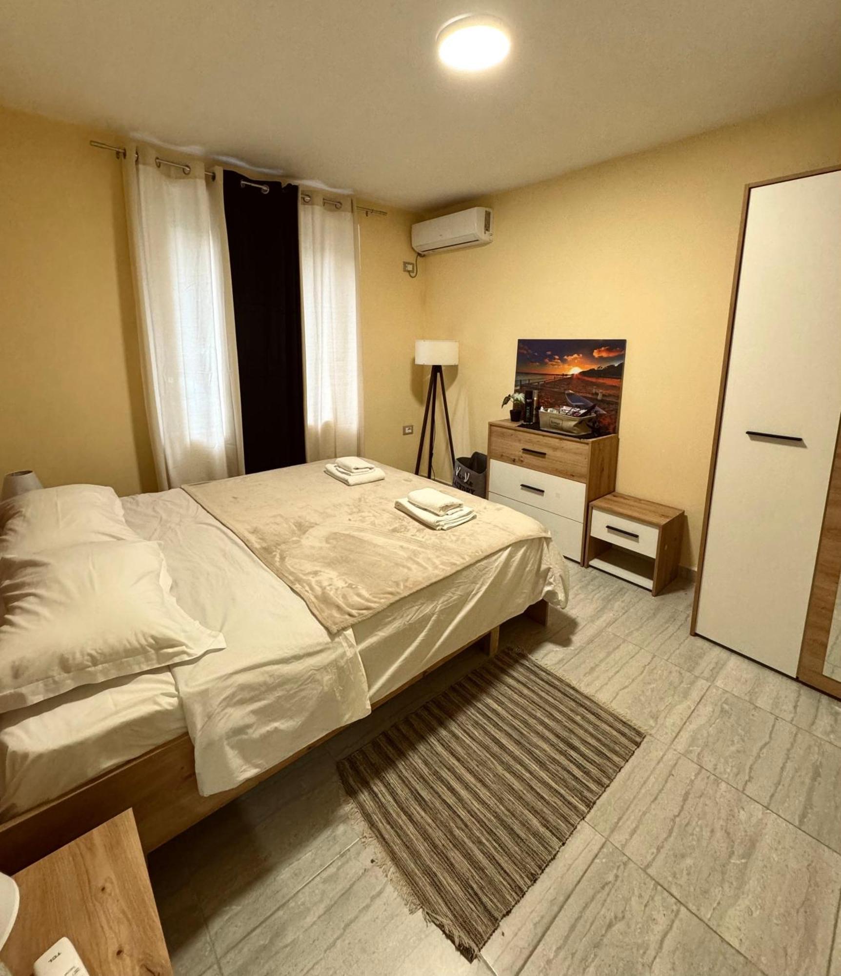 Urban Apartment In Blloku Tirana Exterior foto